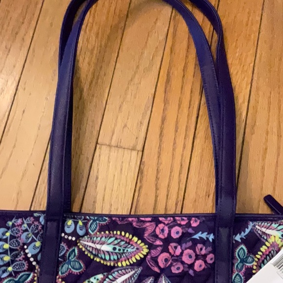 Small Trimmed Vera in Batik Leaves with matching Crossbody Wallet. - Picture 3 of 10